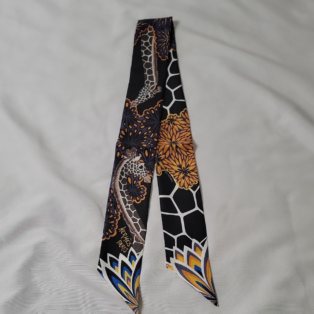 Hermes "The Three Graces" Black Patterned Silk Twilly Scarf - Picture 1 of 4